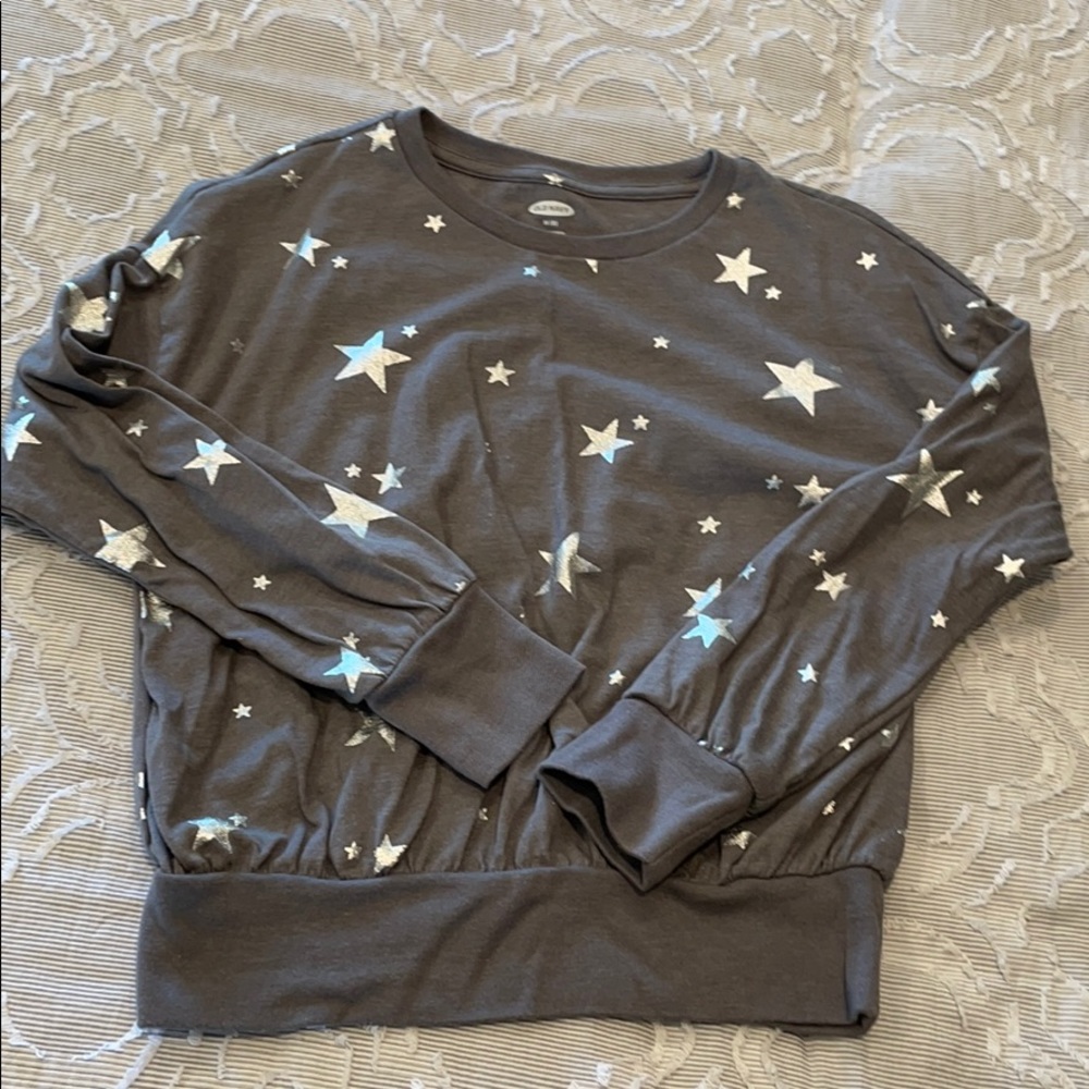 Long sleeved silver/gray star long sleeved shirt.